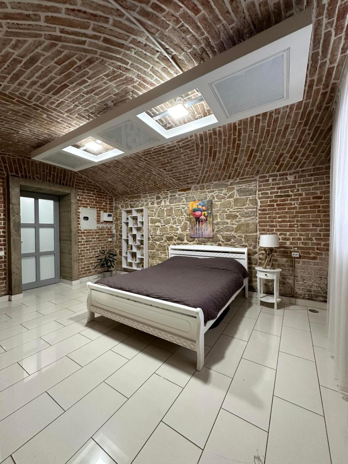 2Х Кім-Й Loft На Площі Філармонії By Willox Appartement Tsjernivsi Buitenkant foto