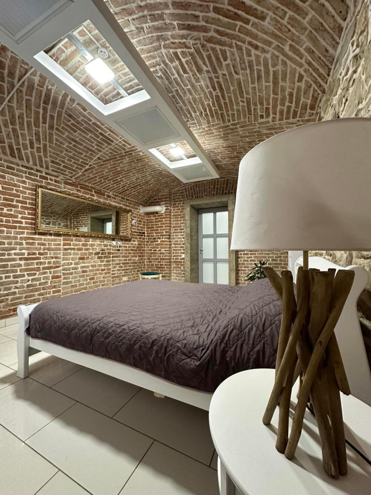 2Х Кім-Й Loft На Площі Філармонії By Willox Appartement Tsjernivsi Buitenkant foto