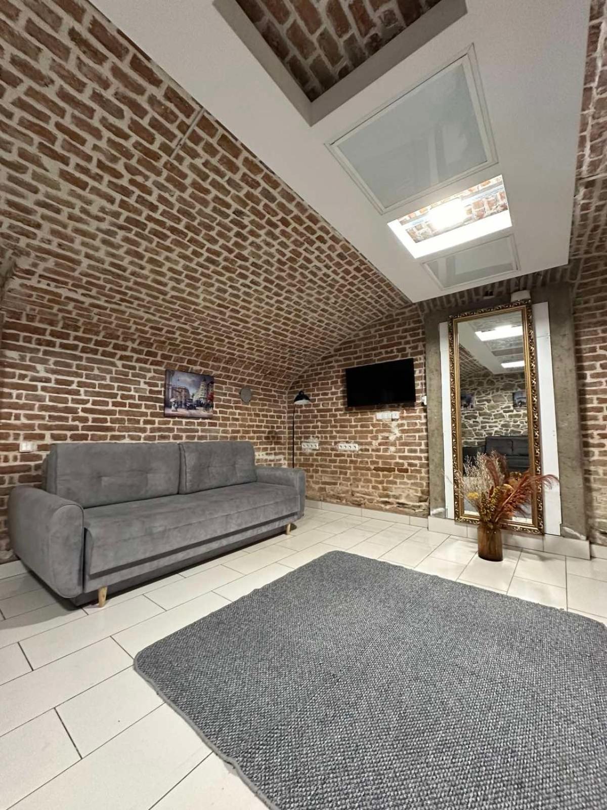 2Х Кім-Й Loft На Площі Філармонії By Willox Appartement Tsjernivsi Buitenkant foto
